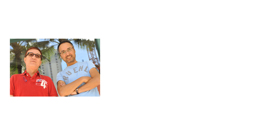 梅田福夫(フォトグラファー)1961年、神戸生まれ。ハワイ在住の写真家。
2003年、知人の紹介をきっかけにやしきたかじんと出会い、以来、多くの時間を共有した。「やしきたかじん メモリアル展」会場に掲げられた100点を超える写真はすべて梅田氏によるものであり、たかじんの表情やしぐさから、梅田氏への深い信頼が窺える。「今回発表する写真は、未公開作品ばかり。多くの皆様にたかじんさんの素顔をお見せできる機会を得たことを、写真家として誇りに感じるとともに、やしきたかじんを愛する一人の男として本当にうれしく思います。一枚一枚の写真を通じて、皆様の心の中で、やしきたかじんとの